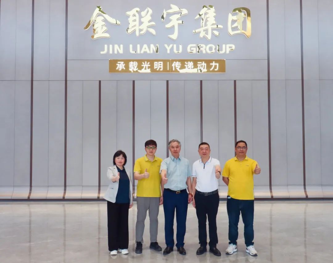 上海電纜*所領(lǐng)導一行蒞臨金聯(lián)宇電纜集團參觀指導.jpg